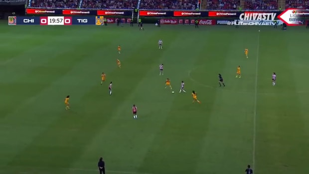 Iturbide finishes off Chivas Women's nice team goal vs Tigres